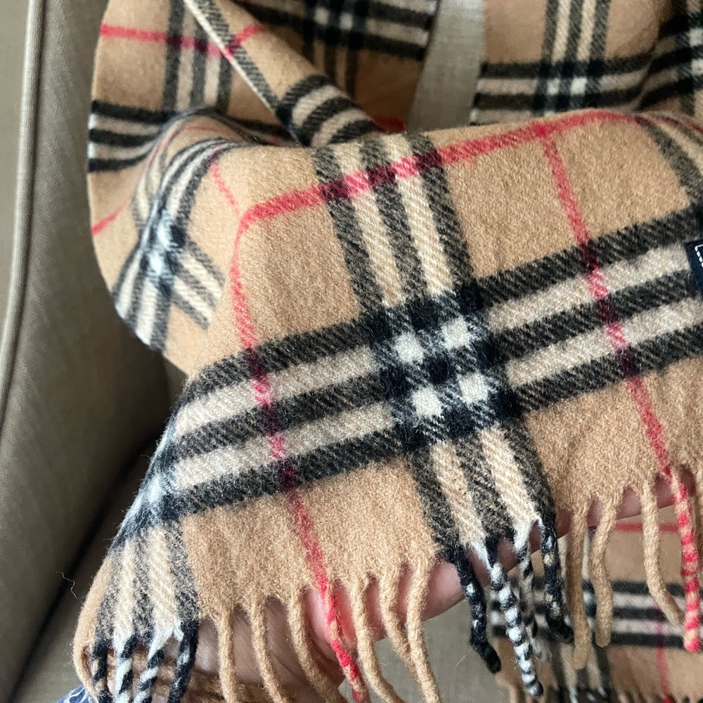 Authentic Burberrys vintage nova check tan scarf (F103) - Picture 8 of 8
